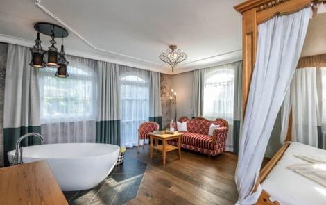 Badewanne in der Suite Alpenglühen Badewanne in der Suite Alpenglühen